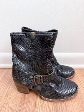 Freebird Carlito Black Snake Leather Ankle Boots size 8